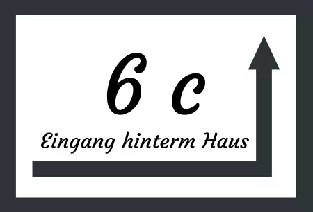  Wegweiser Eingang hinterm Haus Bild